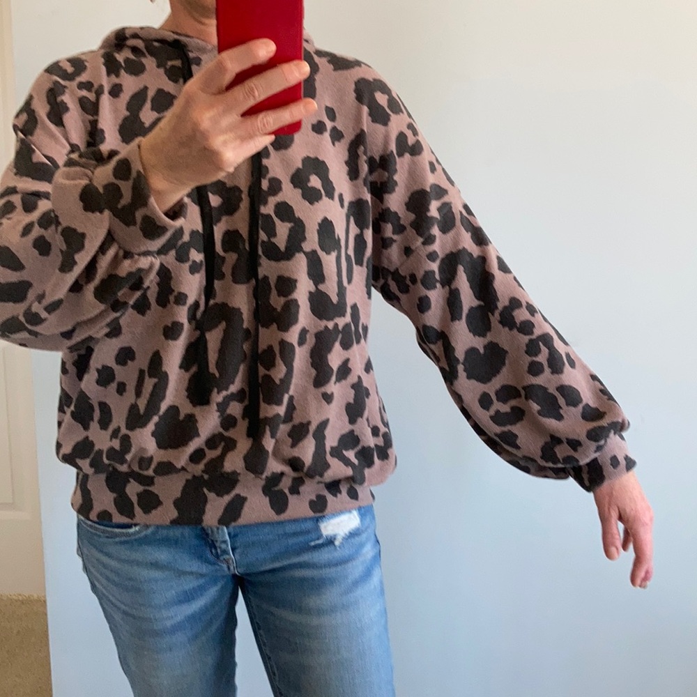 Hooded, Animal Print Pullover Style Top - Picture 4 of 9